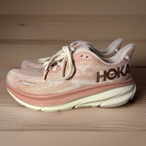 Hoka One One Clifton 9 Sandstone Cream Size 7 NWOB